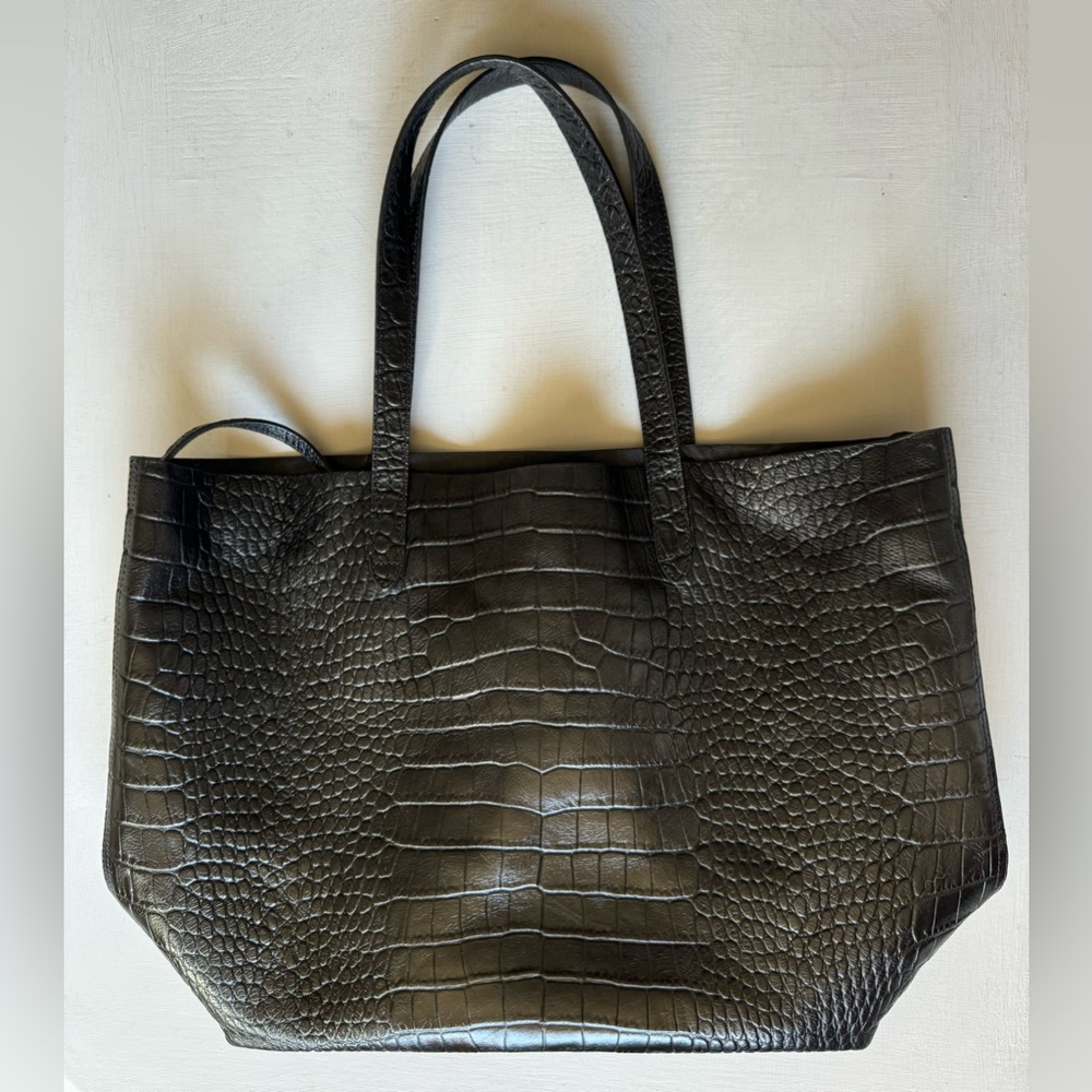 Cuyana Classic Structured Leather Tote Croc Embossed Black - Picture 6 of 17